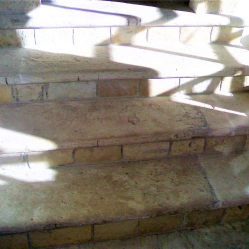 gradini realizzati con antica pietra di recupero